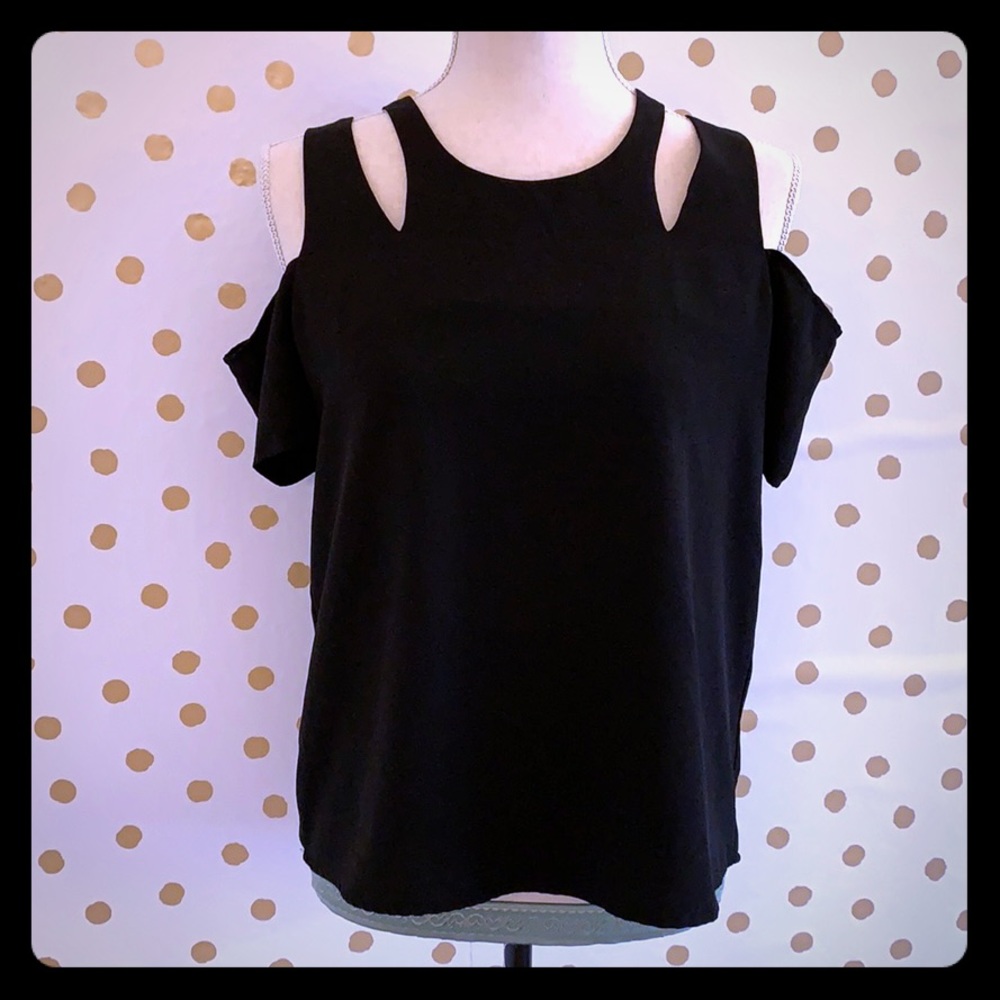 Bar III cold shoulder top. Size Medium.